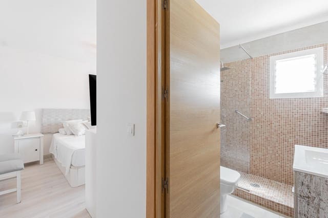 3 slaapkamer Flat te koop in Nou Llevant, Palma de Mallorca met garage - € 375.000 (Ref: 9962751)