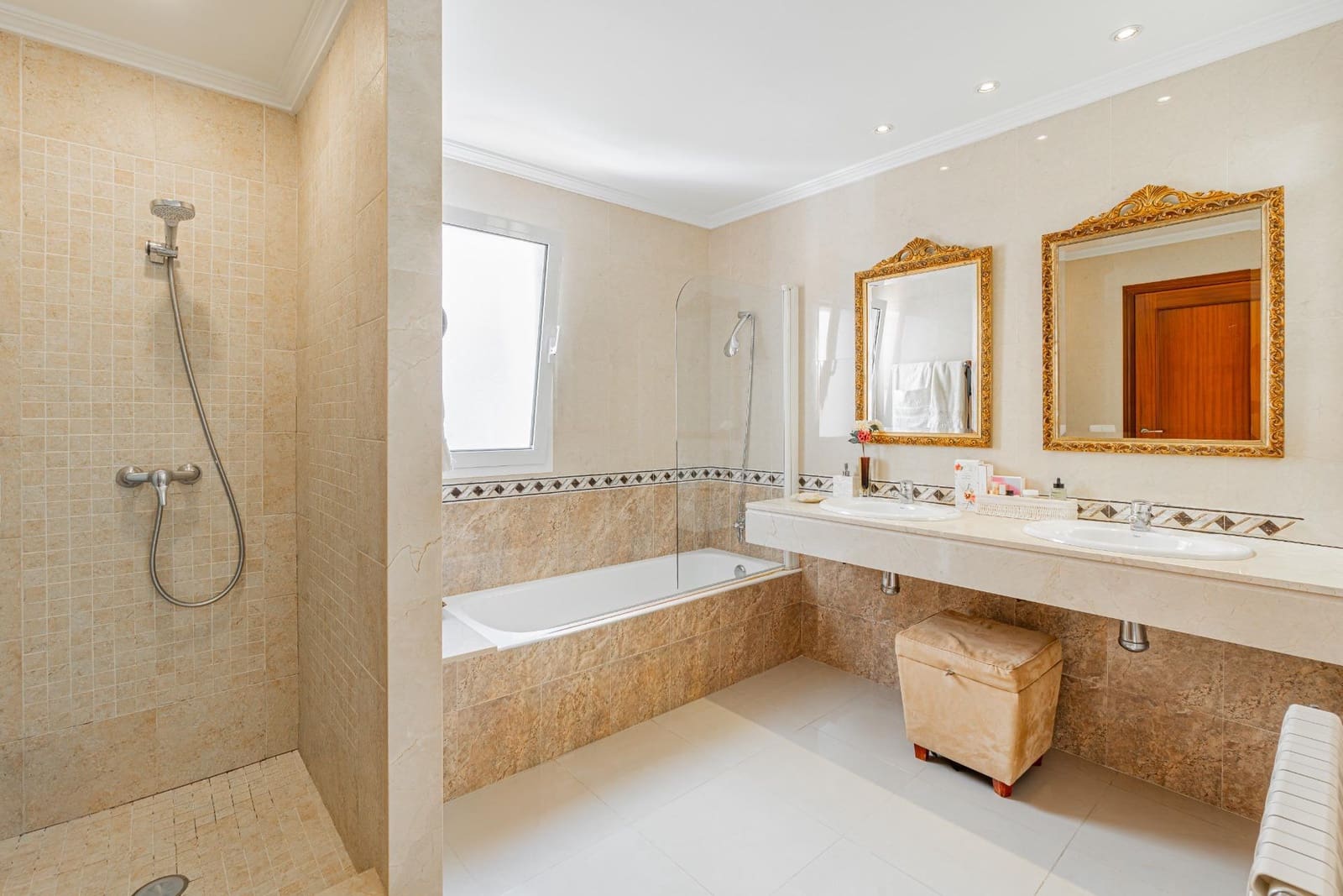 4 bedroom Terraced Villa for sale in Palma de Mallorca with garage - € 1,130,000 (Ref: 9965325)