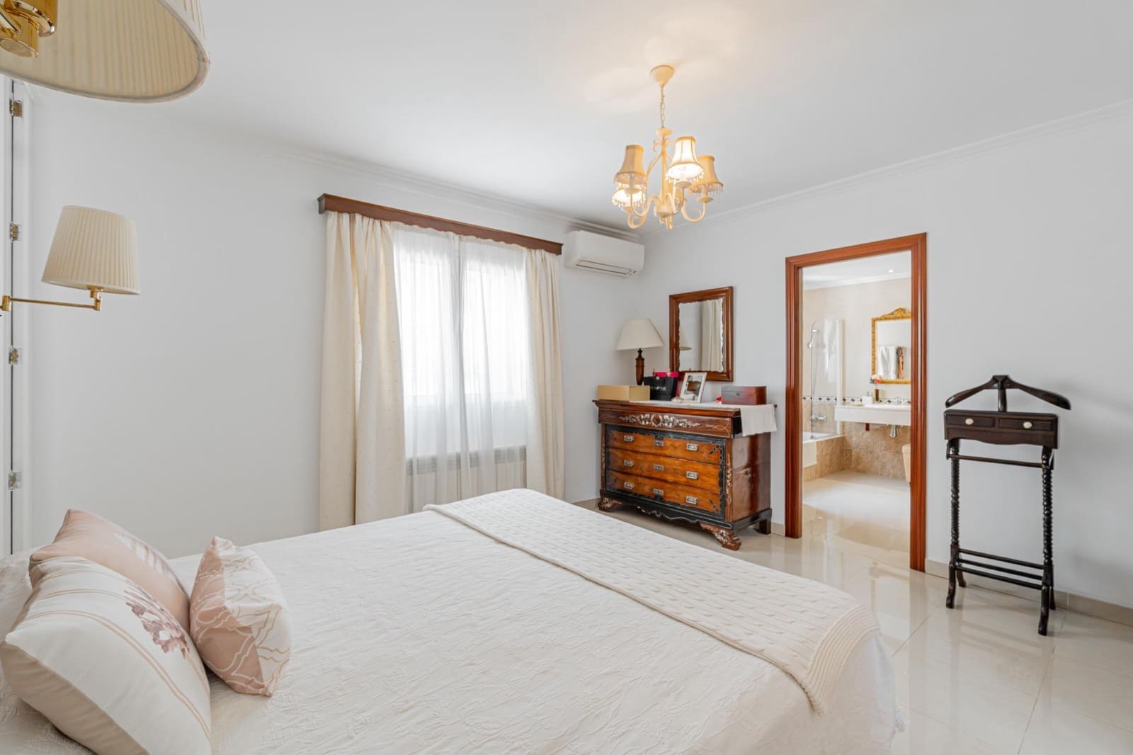 4 bedroom Terraced Villa for sale in Palma de Mallorca with garage - € 1,130,000 (Ref: 9965325)