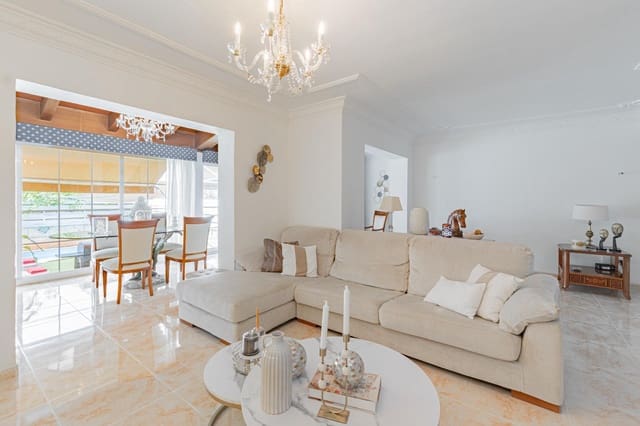 Adosado de 4 habitaciones en Santa Ponsa, Calvià en venta con piscina - 849.000 € (Ref: 9978924)