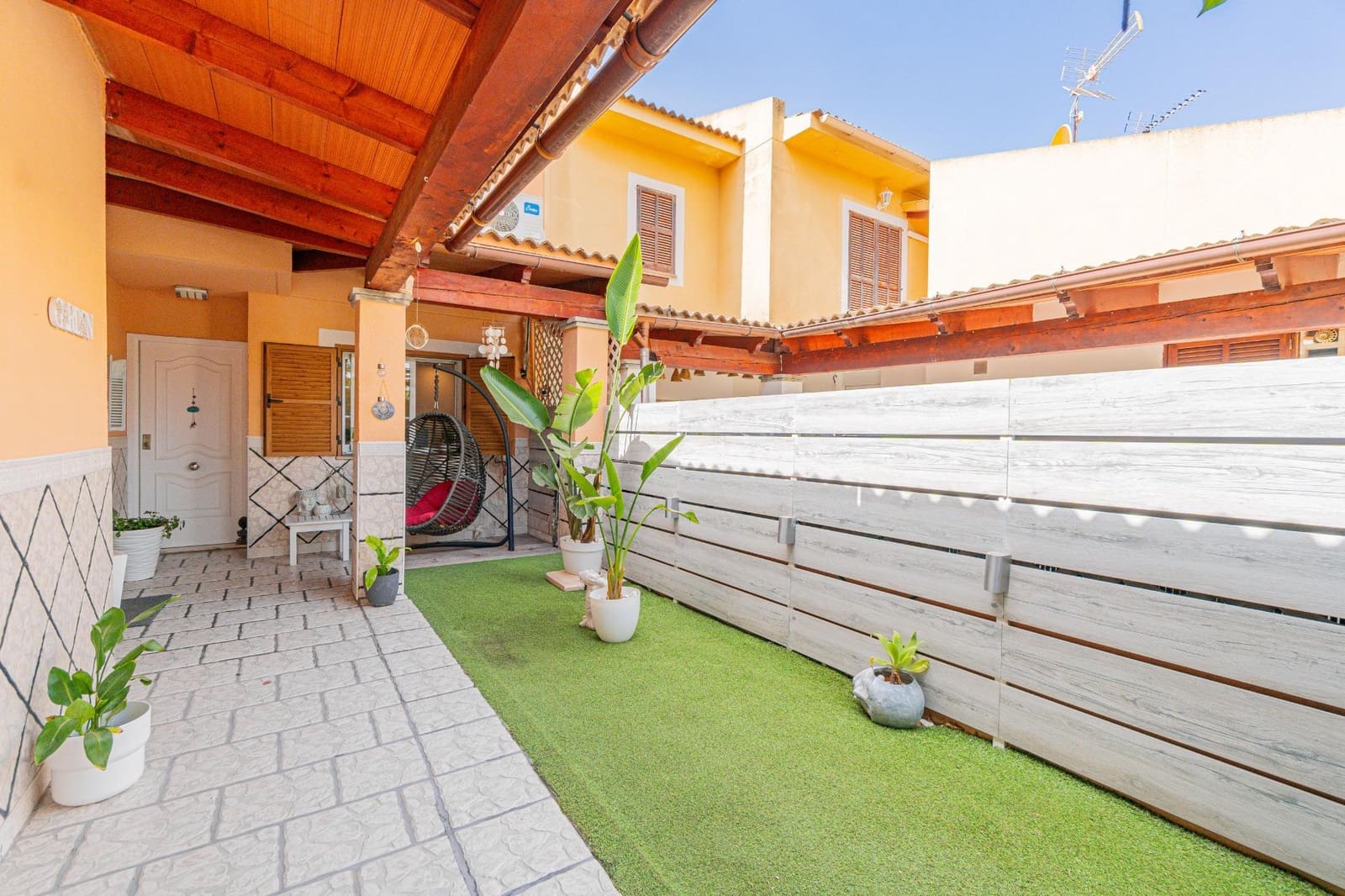 Adosado de 4 habitaciones en Santa Ponsa en venta con piscina - 849.000 € (Ref: 9978924)