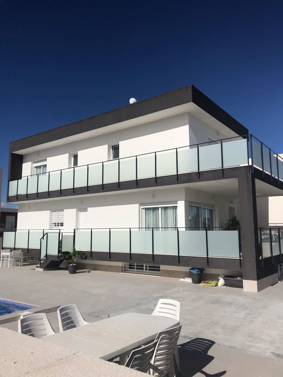 4 soveværelse Villa til salg i Gran Alacant med swimmingpool garage - € 605.000 (Ref: 9061171)