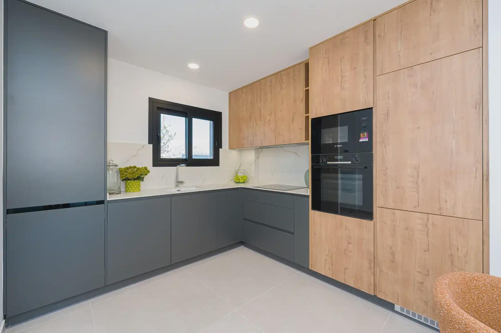 Apartamento de 2 habitaciones en Alicante / Alacant ciudad en venta con piscina garaje - 349.000 € (Ref: 9401267)