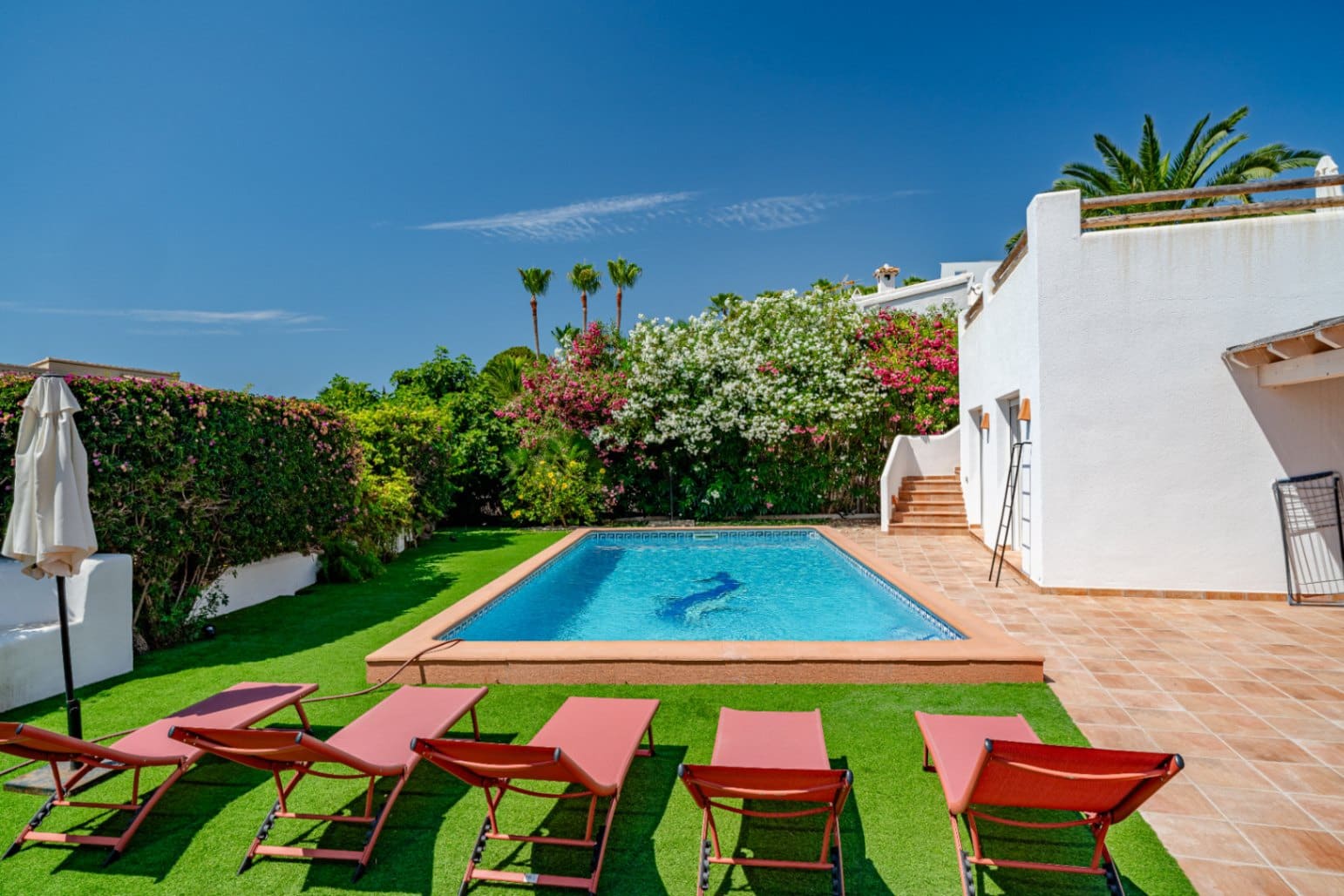 5 makuuhuone Huvila myytävänä paikassa Benissa mukana uima-altaan 
autotalli - 1 480 000 € (Ref: 9630593)