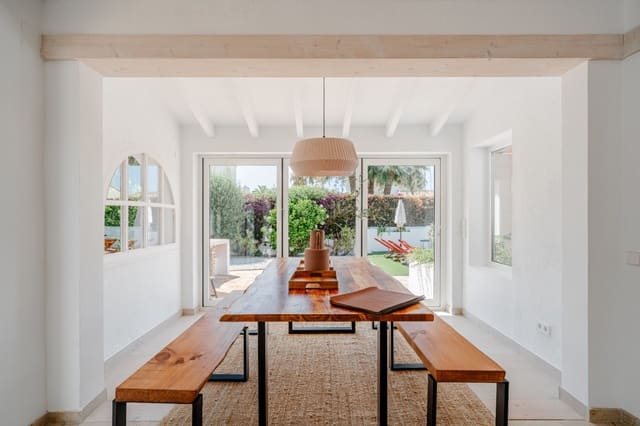 5 makuuhuone Huvila myytävänä paikassa Benissa mukana uima-altaan 
autotalli - 1 480 000 € (Ref: 9630593)