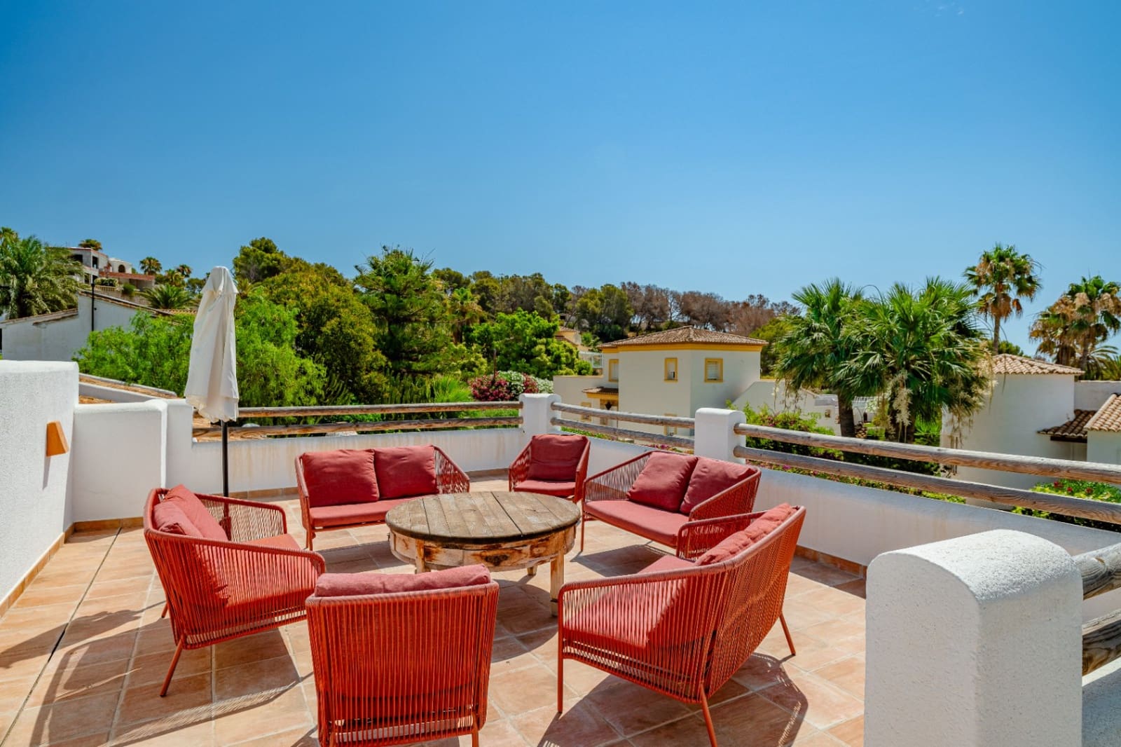 5 makuuhuone Huvila myytävänä paikassa Benissa mukana uima-altaan 
autotalli - 1 480 000 € (Ref: 9630593)