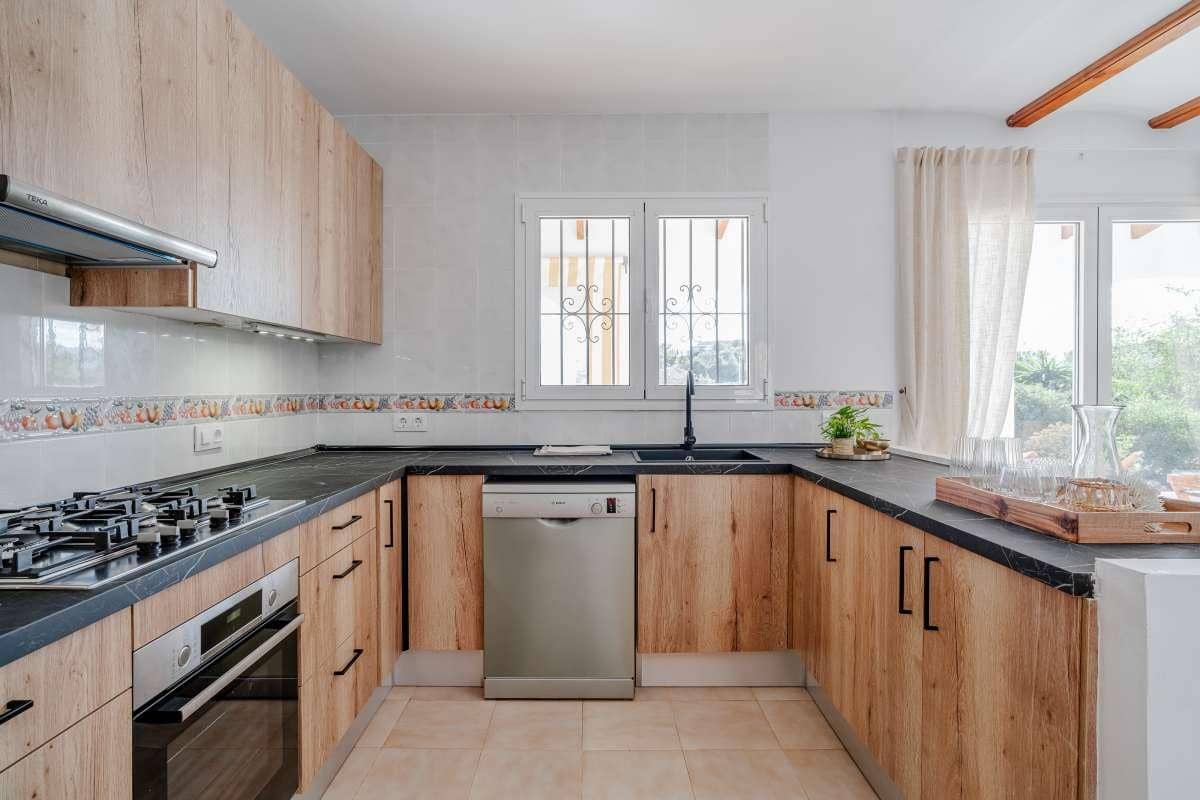 5 quarto Moradia para venda em Calpe / Calp com piscina garagem - 885 000 € (Ref: 9630595)