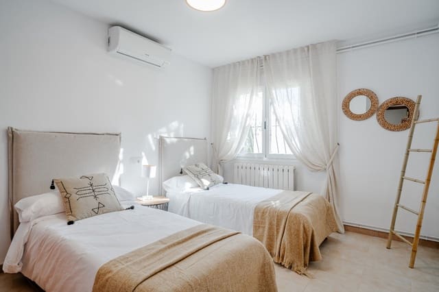 5 quarto Moradia para venda em Calpe / Calp com piscina garagem - 885 000 € (Ref: 9630595)