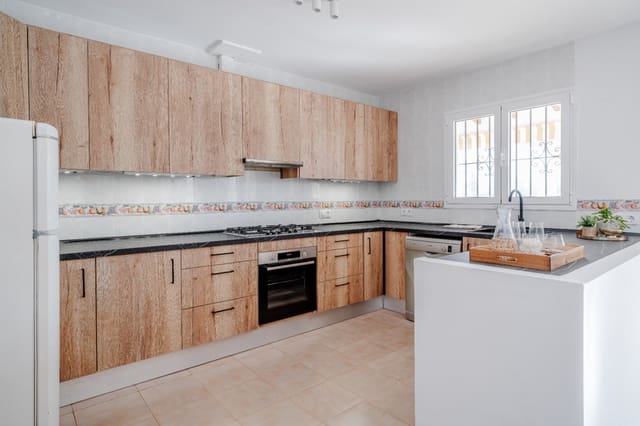 5 quarto Moradia para venda em Calpe / Calp com piscina garagem - 885 000 € (Ref: 9630595)