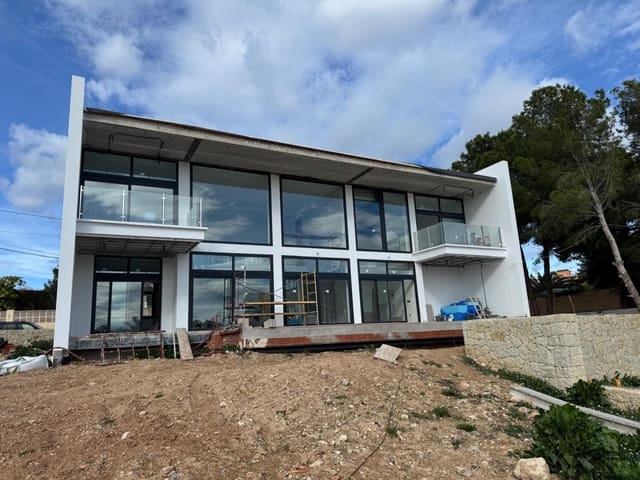 3 soverom Villa til salgs i Calpe / Calp med svømmebasseng garasje - € 1 099 000 (Ref: 9964095)