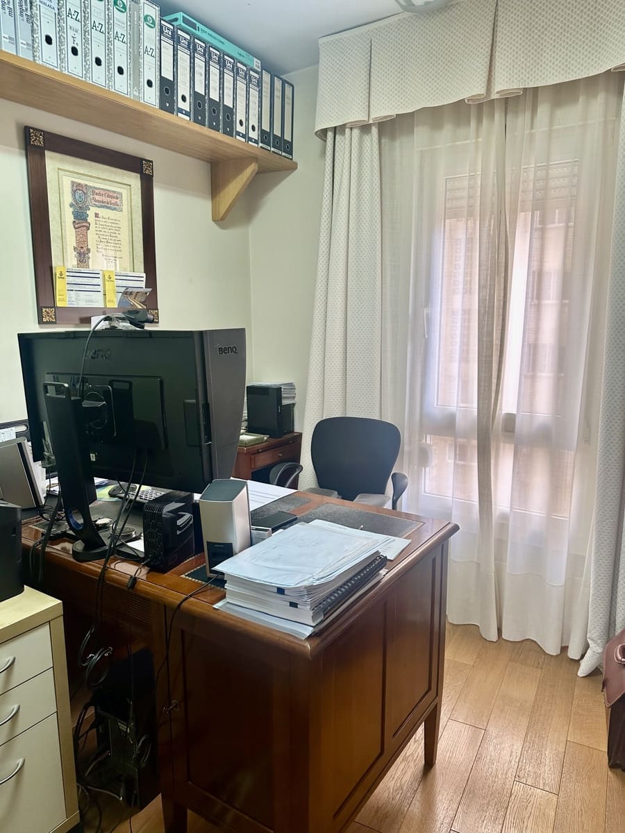 3 slaapkamer Flat te koop in Malaga stad - € 1.300.000 (Ref: 8774101)