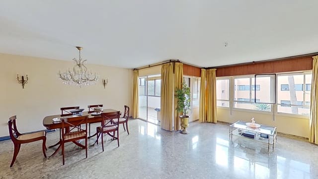 Apartamento de 4 habitaciones en Málaga ciudad en venta - 1.200.000 € (Ref: 9654269)