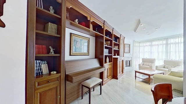 4 sypialnia Apartament na sprzedaż w Miasto Málaga z garażem - 695 000 € (Ref: 9904991)