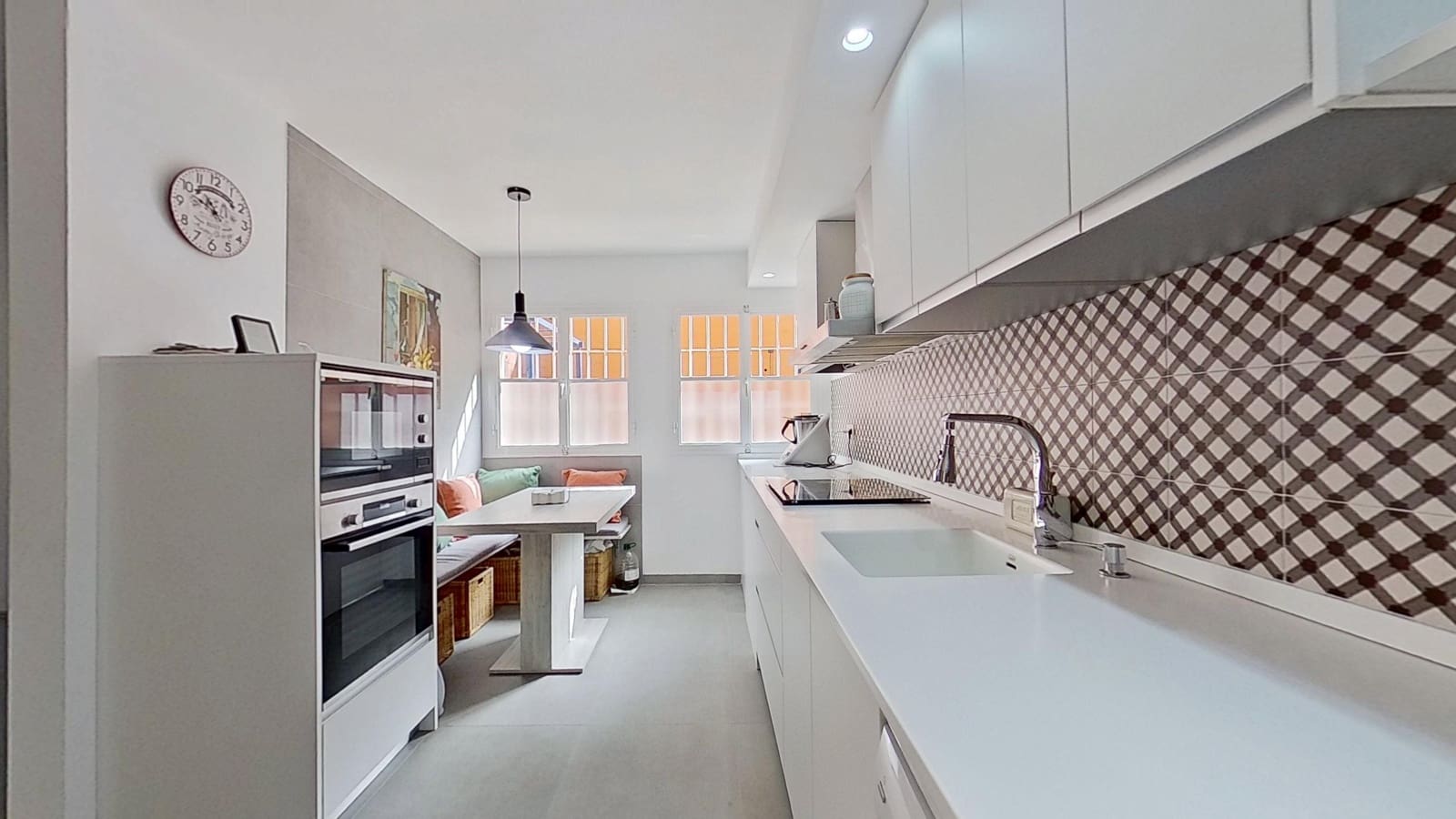 4 slaapkamer Appartement te koop in Malaga stad met zwembad garage - € 720.000 (Ref: 9911533)