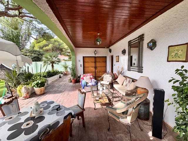 Chalet de 4 habitaciones en Orihuela Costa, Orihuela en venta con piscina garaje - 985.000 € (Ref: 8724754)