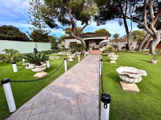 Chalet de 4 habitaciones en Orihuela Costa, Orihuela en venta con piscina garaje - 985.000 € (Ref: 8724754)