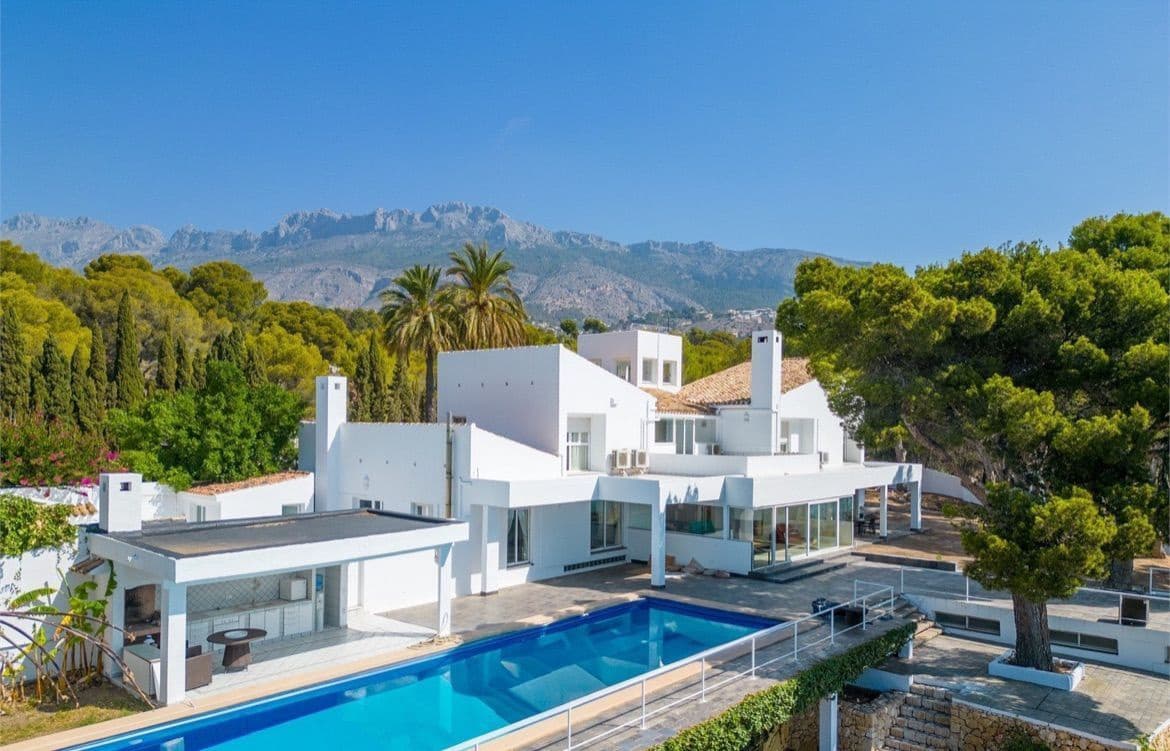 5 bedroom Villa for sale in Altea with pool garage - € 6,500,000 (Ref: 8724756)