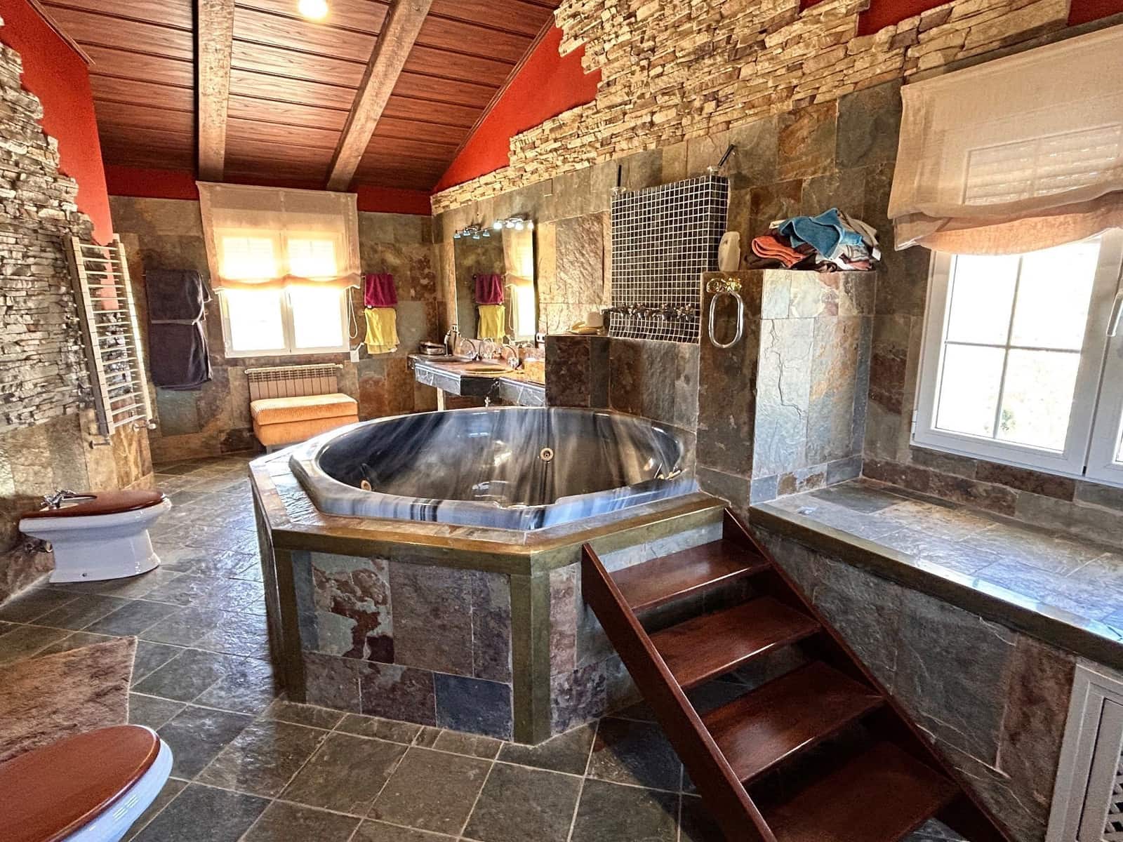 6 soveværelse Finca/Landehus til salg i Penaguila med swimmingpool - € 10.500.000 (Ref: 8724757)