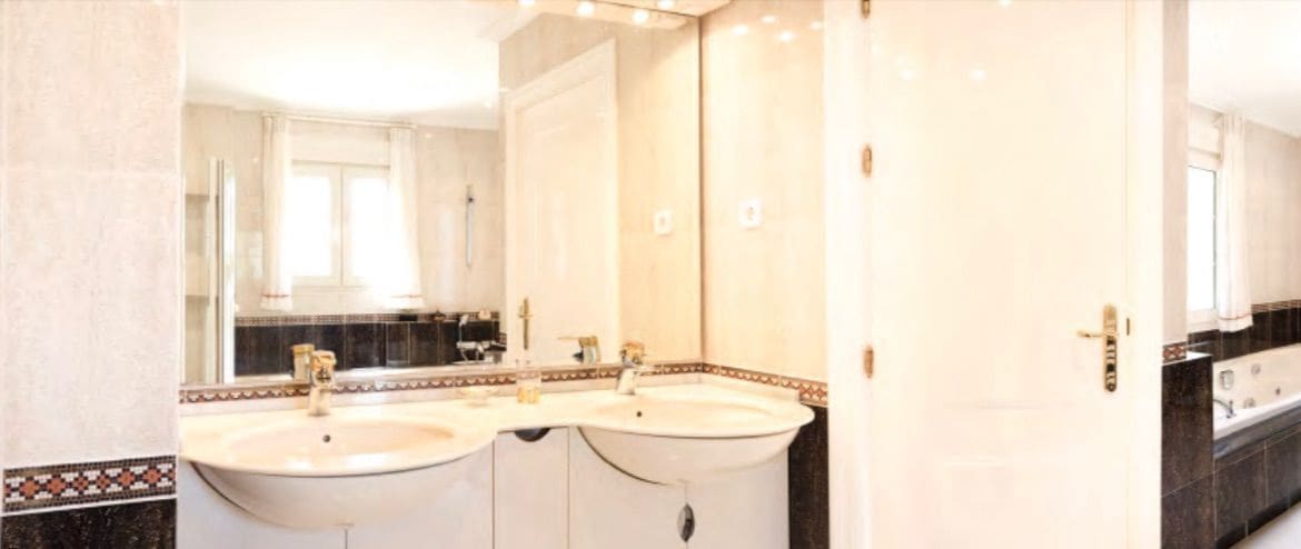 5 sypialnia Willa na sprzedaż w La Villajoyosa / Vila Joiosa z basenem garażem - 2 900 000 € (Ref: 8724759)