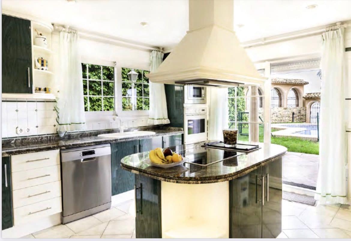 5 sypialnia Willa na sprzedaż w La Villajoyosa / Vila Joiosa z basenem garażem - 2 900 000 € (Ref: 8724759)