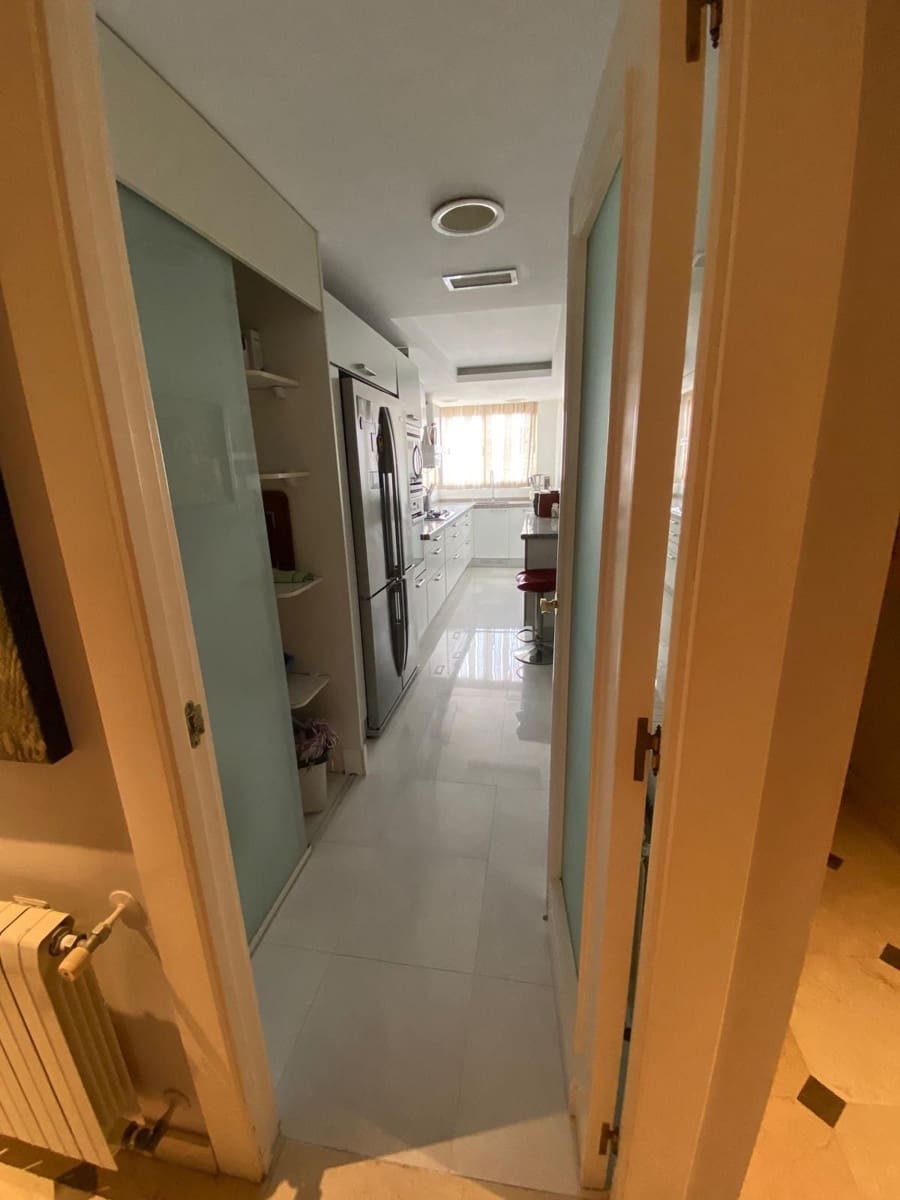 3 Zimmer Wohnung zu verkaufen in Benidorm mit Pool Garage - 850.000 € (Ref: 8928390)