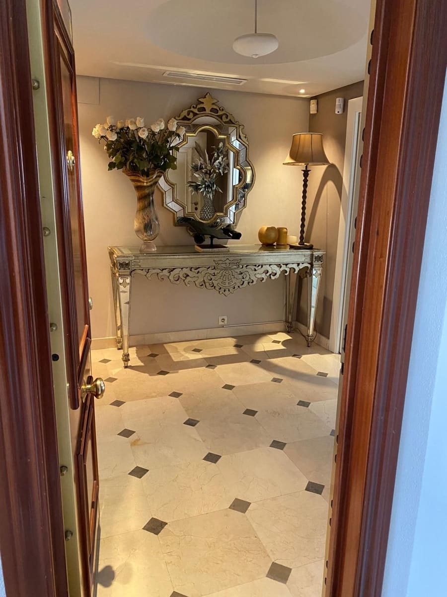 3 Zimmer Wohnung zu verkaufen in Benidorm mit Pool Garage - 850.000 € (Ref: 8928390)