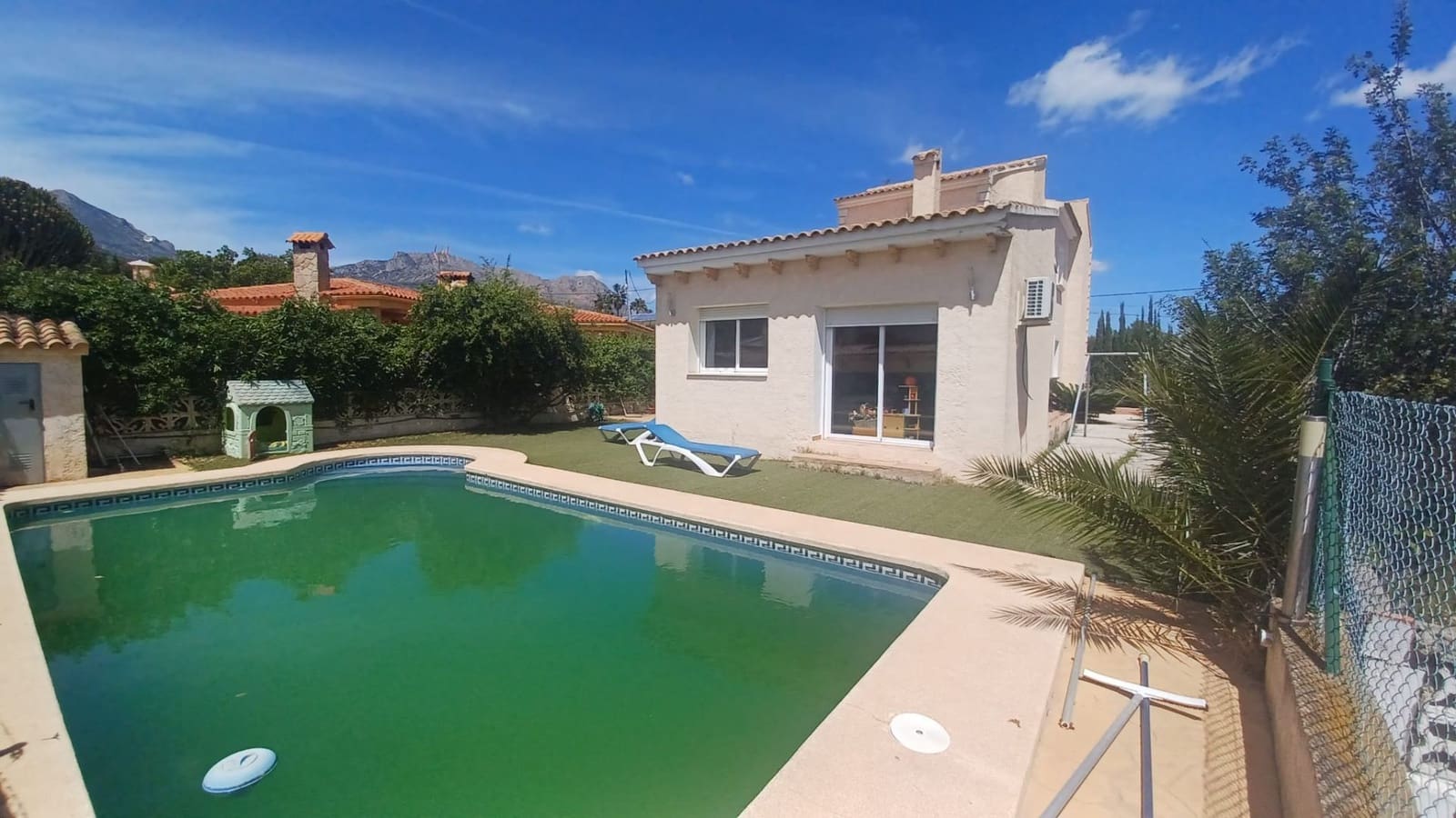 4 soveværelse Villa til salg i La Nucia med swimmingpool - € 430.000 (Ref: 8938444)