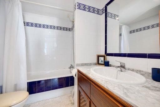 Piso de 2 habitaciones en Torrevieja en venta con piscina - 220.000 € (Ref: 8950080)