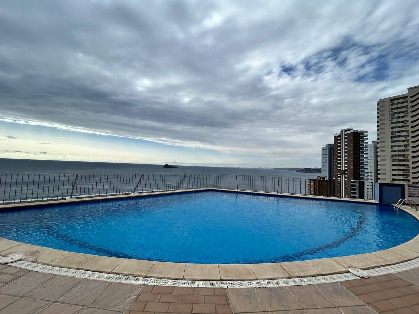 2 bedroom Flat for sale in Benidorm with pool garage - € 321,000 (Ref: 8954078)