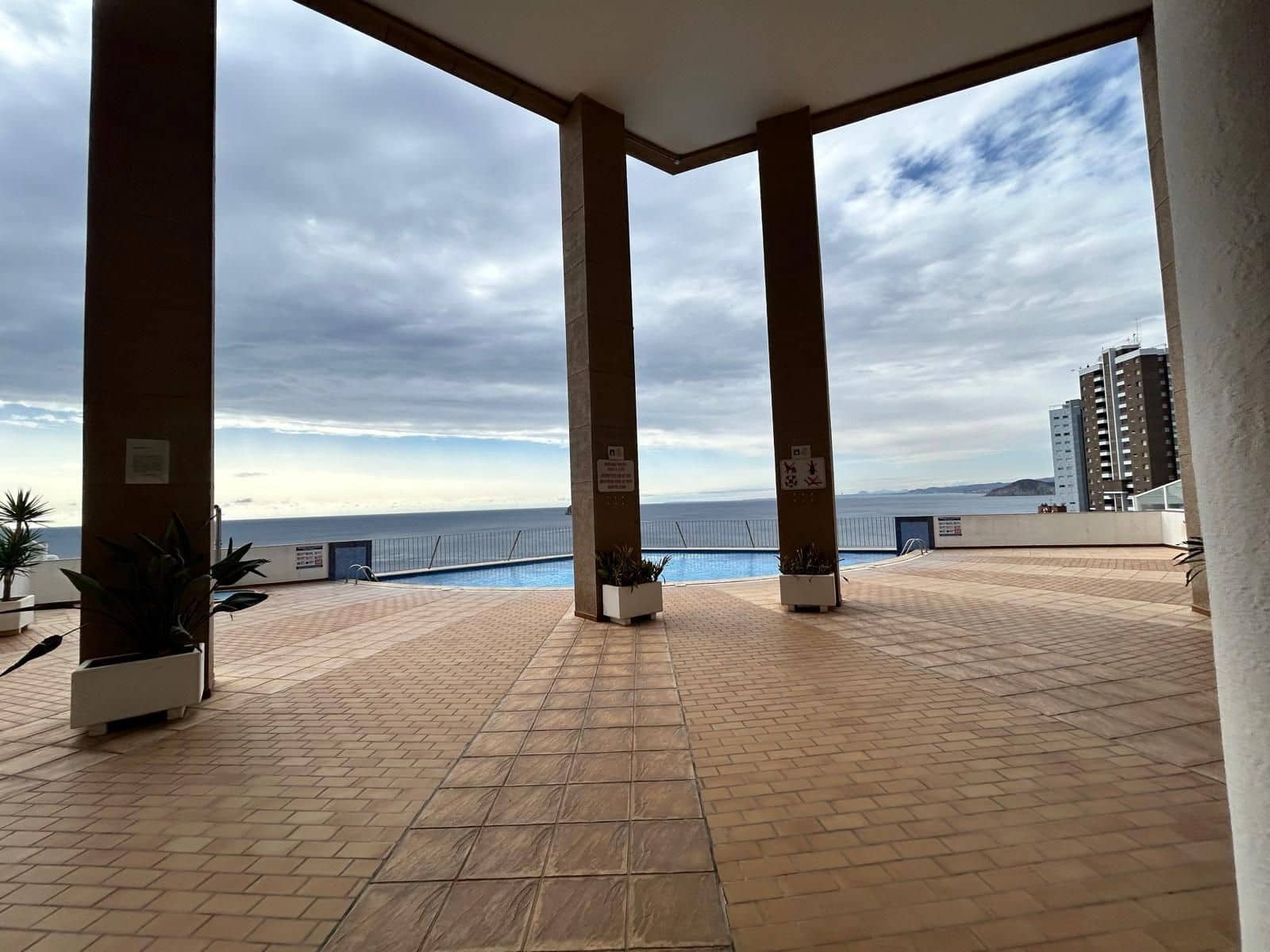 2 bedroom Flat for sale in Benidorm with pool garage - € 321,000 (Ref: 8954078)