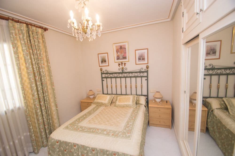 2 Zimmer Apartment zu verkaufen in Torrevieja - 135.000 € (Ref: 8990416)