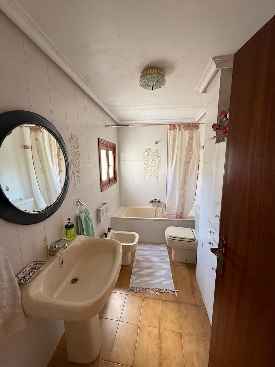 8 makuuhuone Huvila myytävänä paikassa Monovar / Monover mukana uima-altaan 
autotalli - 385 000 € (Ref: 9004837)