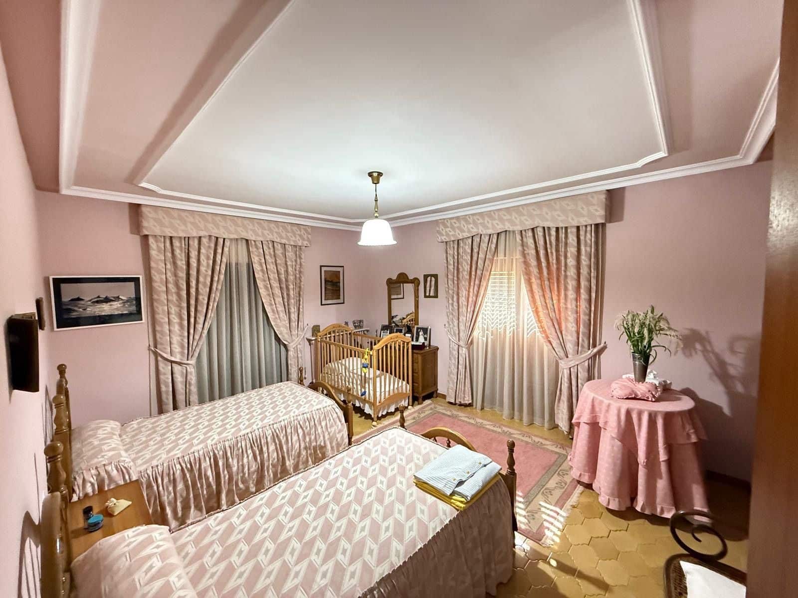 8 makuuhuone Huvila myytävänä paikassa Monovar / Monover mukana uima-altaan 
autotalli - 385 000 € (Ref: 9004837)