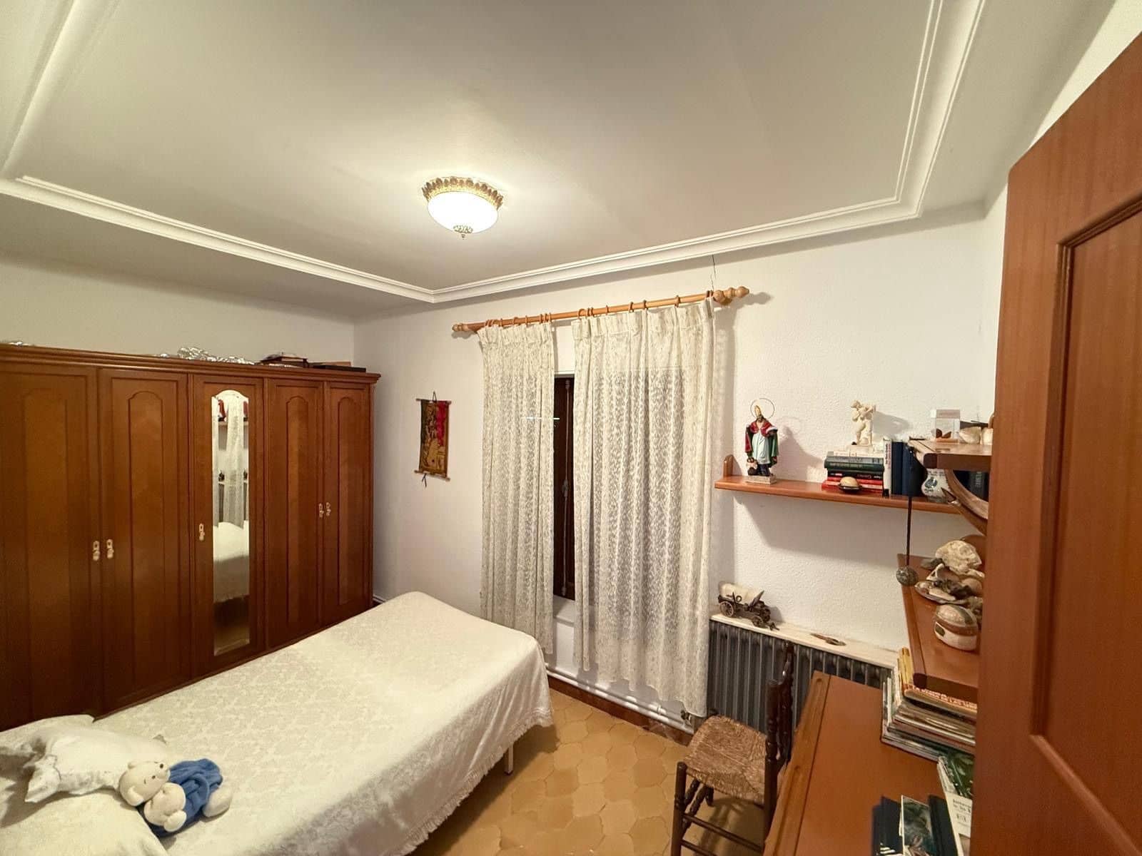 8 makuuhuone Huvila myytävänä paikassa Monovar / Monover mukana uima-altaan 
autotalli - 385 000 € (Ref: 9004837)