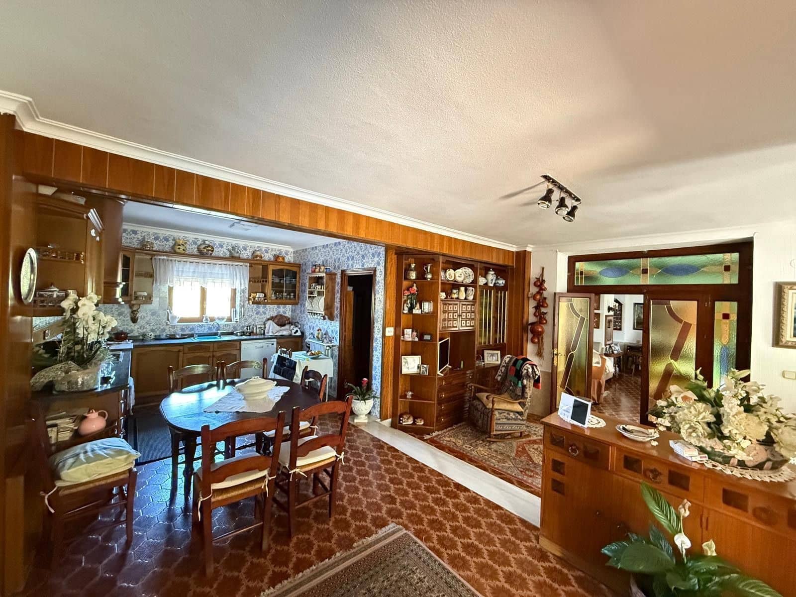 8 makuuhuone Huvila myytävänä paikassa Monovar / Monover mukana uima-altaan 
autotalli - 385 000 € (Ref: 9004837)