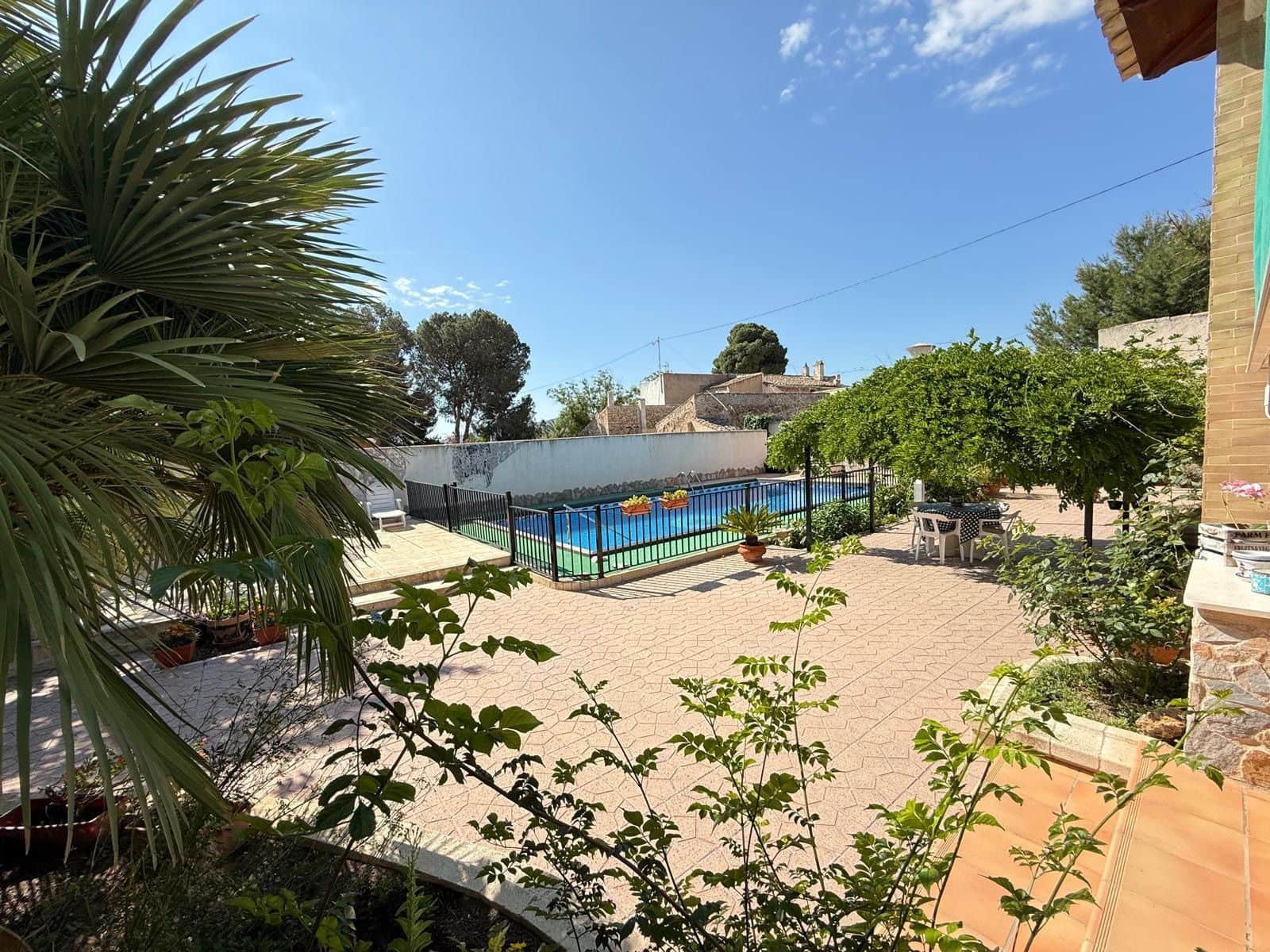 8 makuuhuone Huvila myytävänä paikassa Monovar / Monover mukana uima-altaan 
autotalli - 385 000 € (Ref: 9004837)