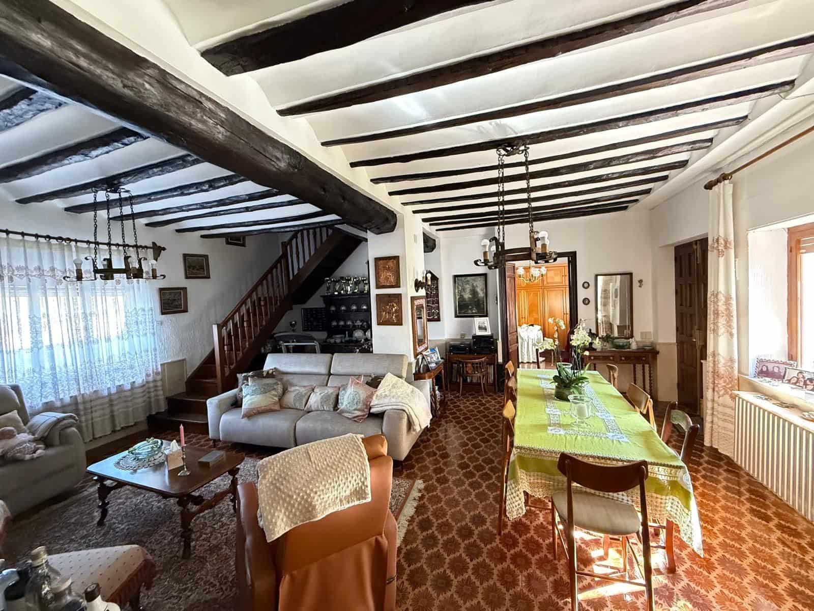 8 makuuhuone Huvila myytävänä paikassa Monovar / Monover mukana uima-altaan 
autotalli - 385 000 € (Ref: 9004837)