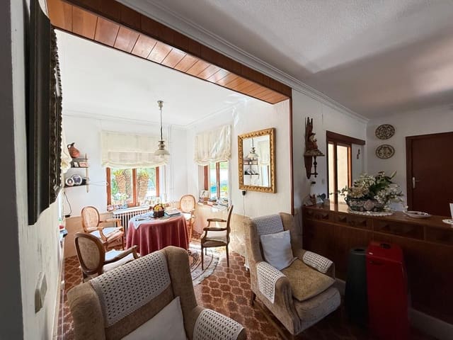 8 makuuhuone Huvila myytävänä paikassa Monóvar / Monóver mukana uima-altaan 
autotalli - 385 000 € (Ref: 9004837)