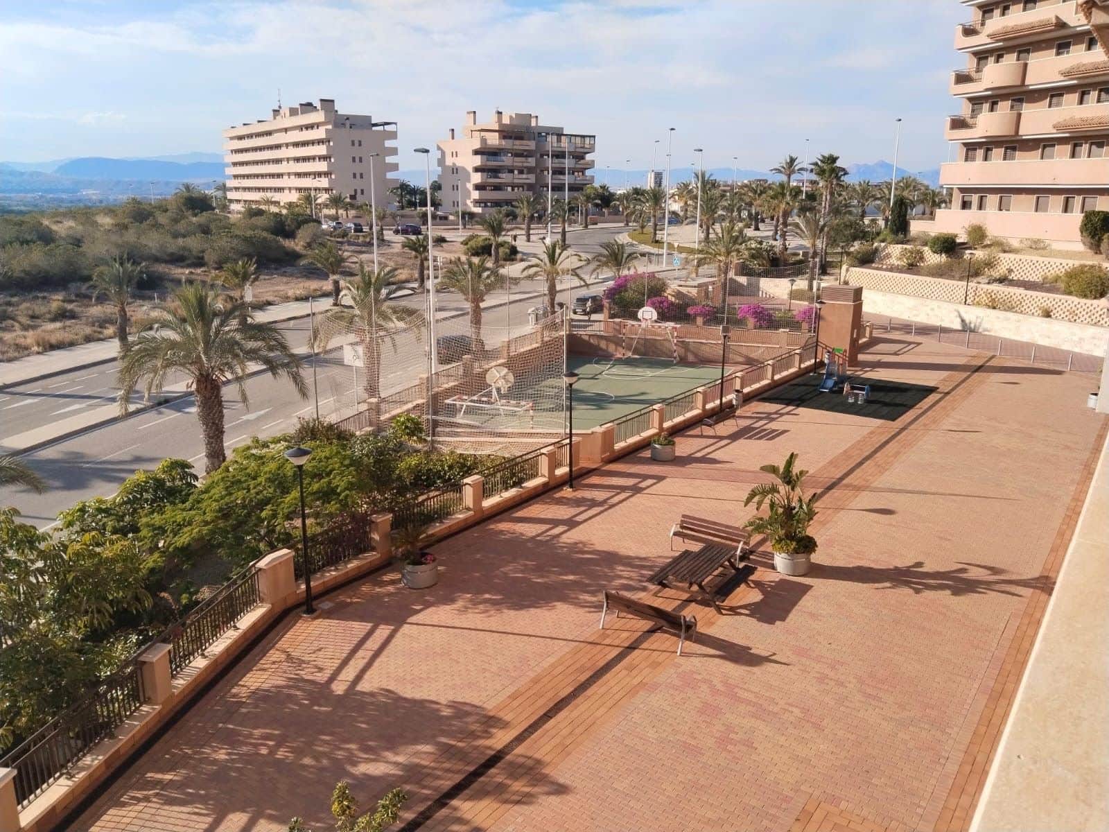 2 soveværelse Lejlighed til salg i Arenales del Sol med swimmingpool garage - € 336.000 (Ref: 9019864)