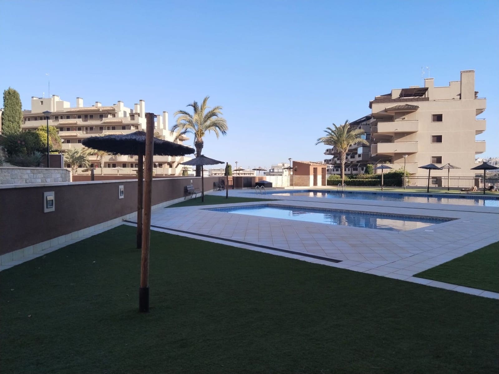 2 soveværelse Lejlighed til salg i Arenales del Sol med swimmingpool garage - € 336.000 (Ref: 9019864)