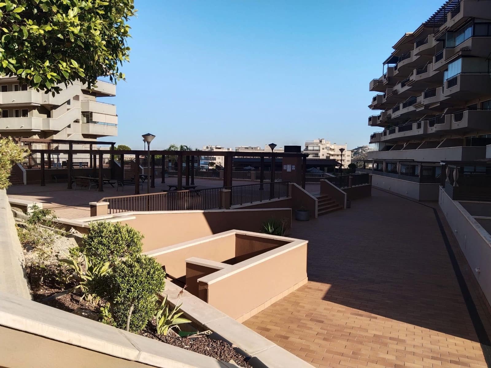 2 soveværelse Lejlighed til salg i Arenales del Sol med swimmingpool garage - € 336.000 (Ref: 9019864)