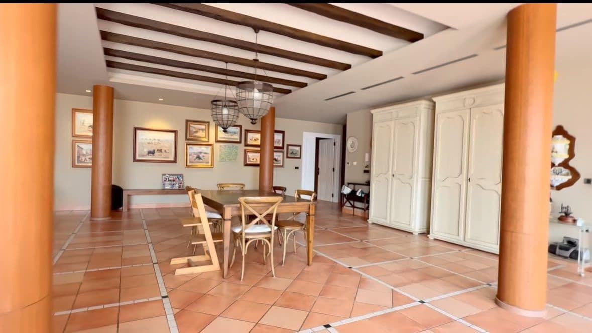 6 soveværelse Villa til salg i Alicante by med swimmingpool garage - € 3.500.000 (Ref: 9288023)