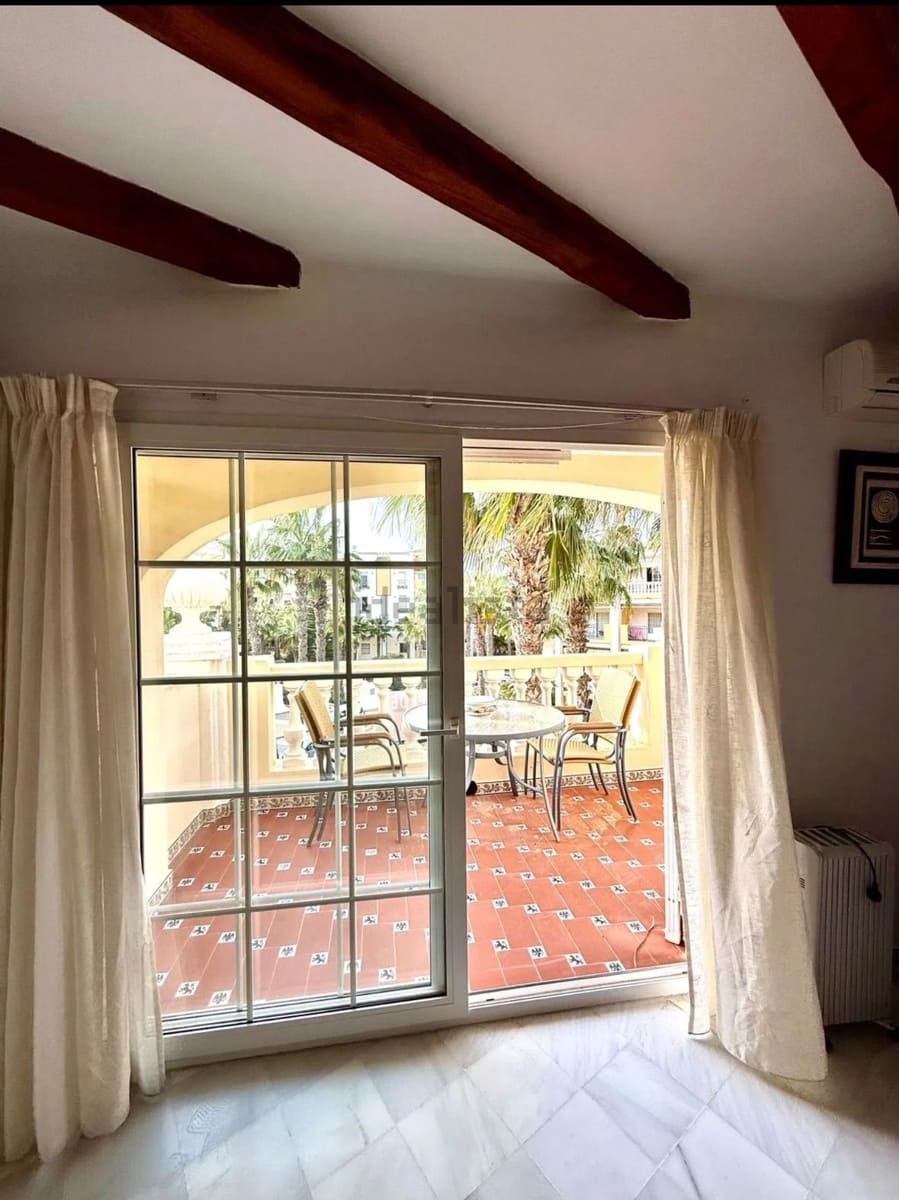 2 bedroom Flat for sale in Torrevieja with pool - € 227,000 (Ref: 9312330)