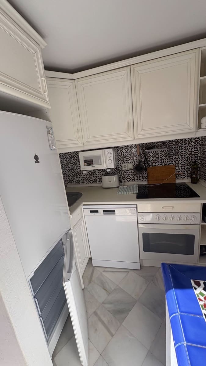 2 bedroom Flat for sale in Torrevieja with pool - € 227,000 (Ref: 9312330)