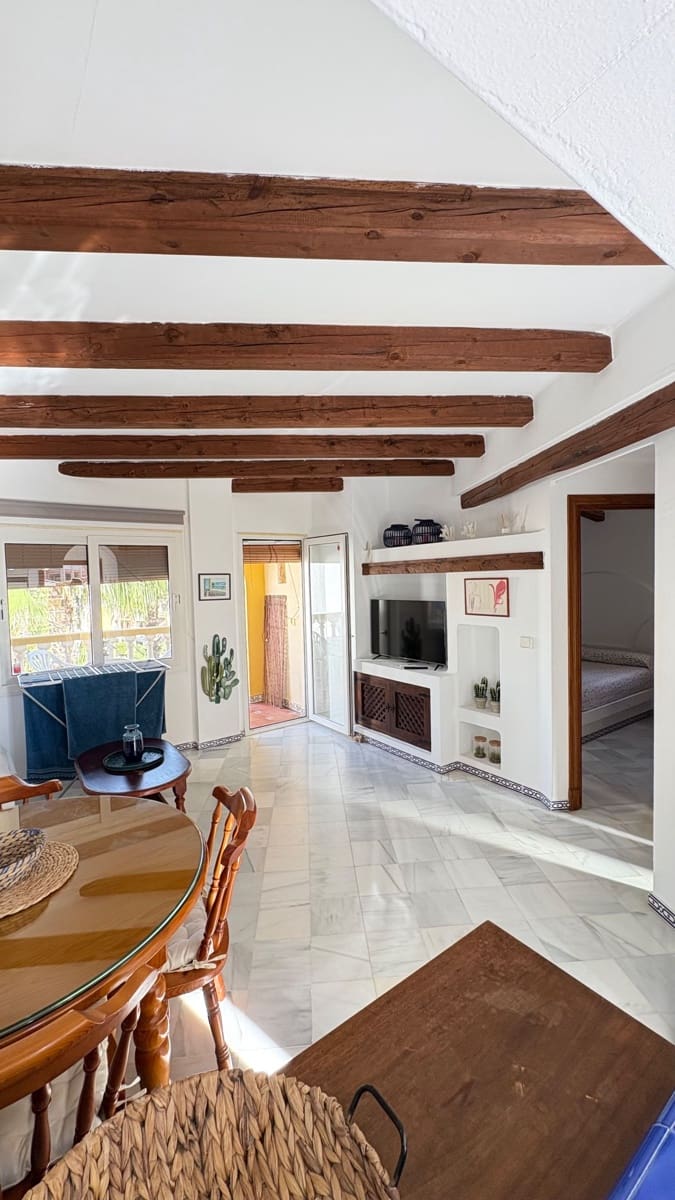 2 bedroom Flat for sale in Torrevieja with pool - € 227,000 (Ref: 9312330)