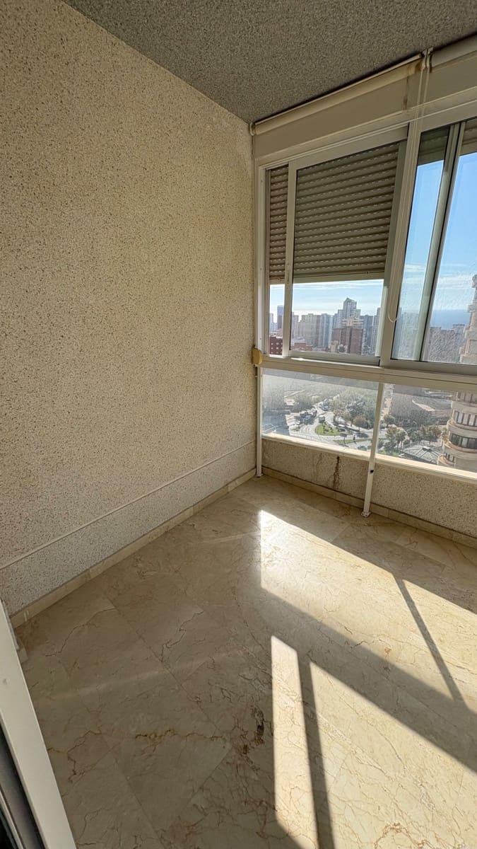 3 bedroom Flat for sale in Benidorm with pool garage - € 283,000 (Ref: 9330151)