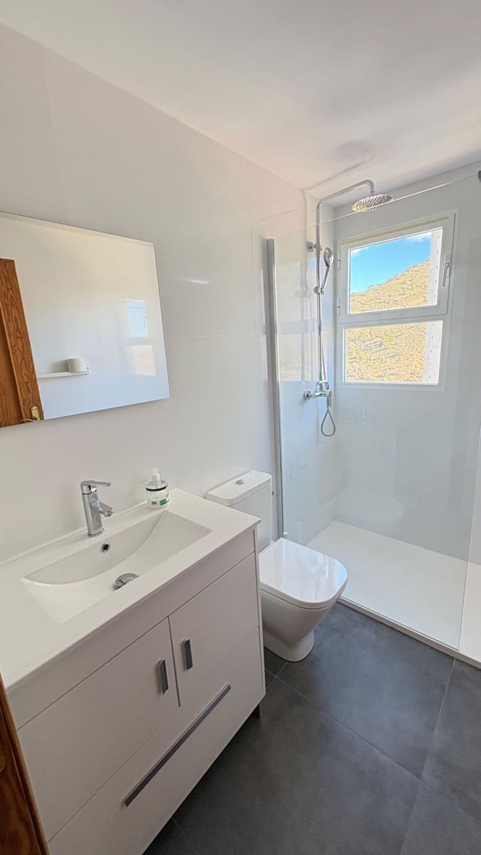 2 soverom Leilighet til salgs i Benidorm med garasje - € 265 000 (Ref: 9400391)