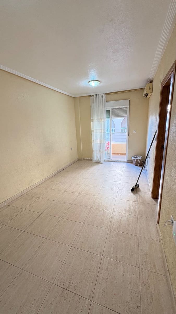 2 quarto Apartamento para venda em Torrevieja com garagem - 118 000 € (Ref: 9426884)