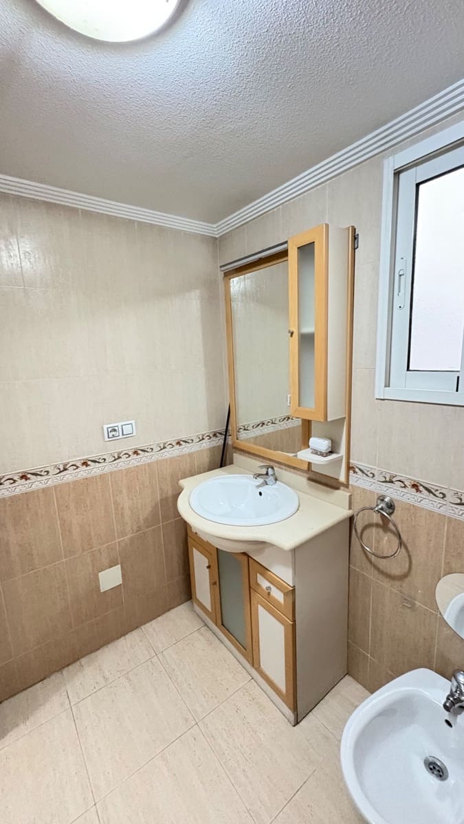 2 quarto Apartamento para venda em Torrevieja com garagem - 118 000 € (Ref: 9426884)