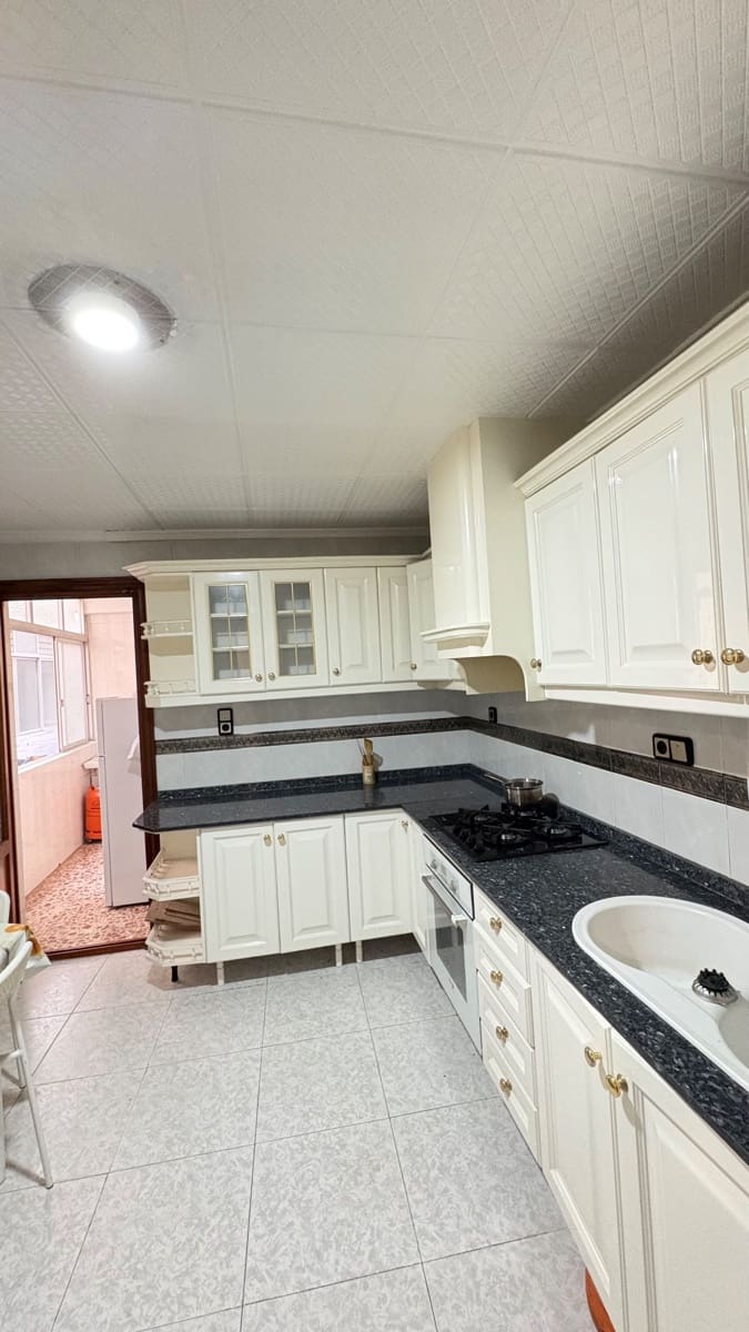 4 soveværelse Lejlighed til salg i Alicante by - € 185.000 (Ref: 9439493)